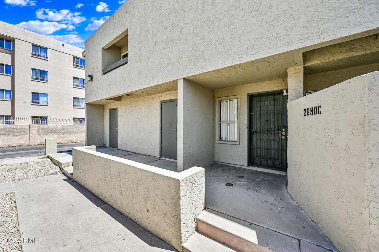 Primary Photo - 2690 N 43rd Ave