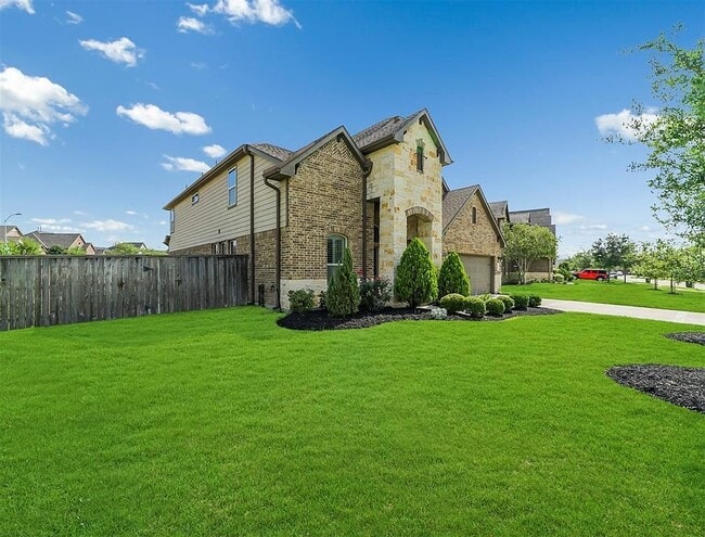 Building Photo - 28710 Brownwood Lake Dr
