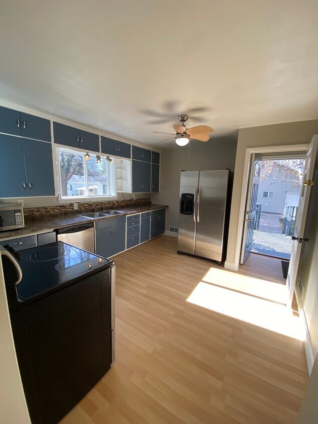 Primary Photo - 813 1st Ave NE