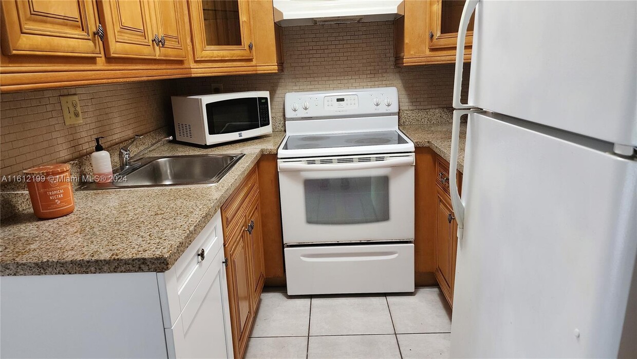 Primary Photo - 9405 W Flagler St