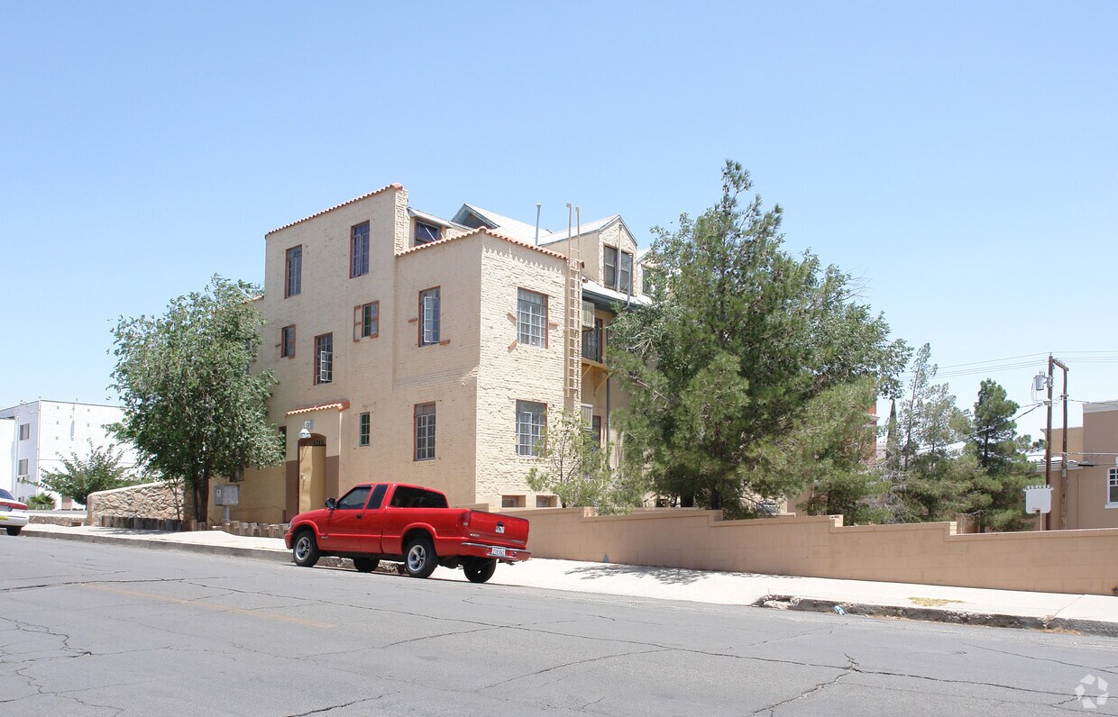 Primary Photo - 1210 N Oregon St
