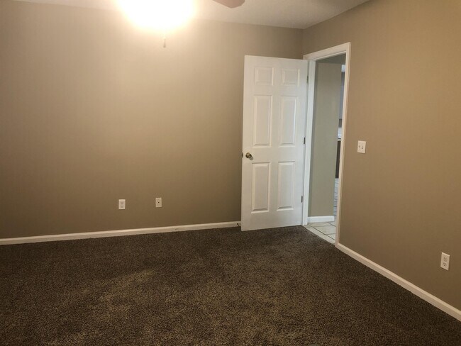 Building Photo - 715 Ogeechee Dr E