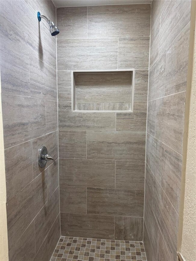 Building Photo - 1125 N Patterson Dr