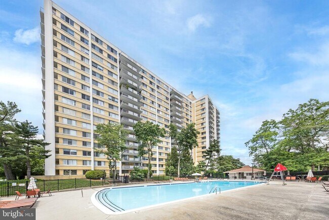 Building Photo - 301 N Beauregard St