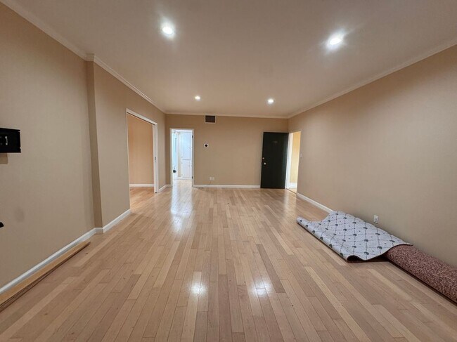 Foto del edificio - 8550 Holloway Dr