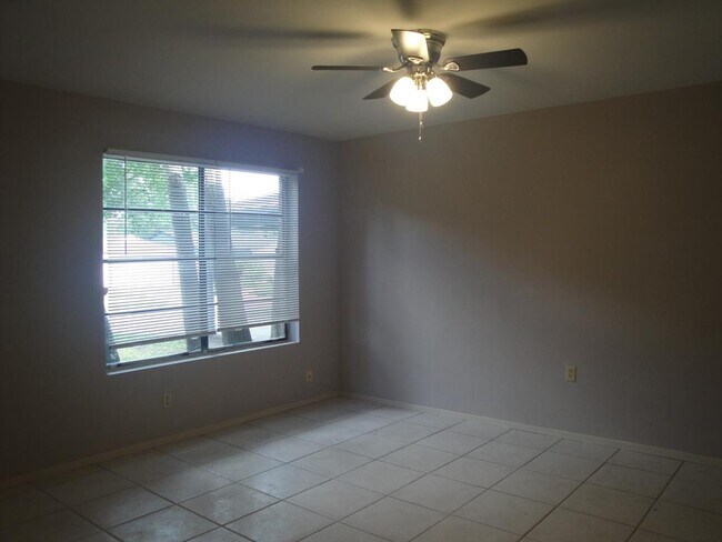 Foto del edificio - 2208 Bunker Hill Ct