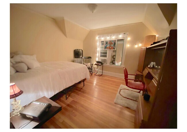 Foto del edificio - 1453 N Hamlin Ave