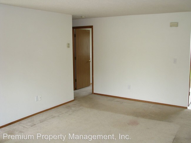 Building Photo - 5094 Skyline Village Loop S
