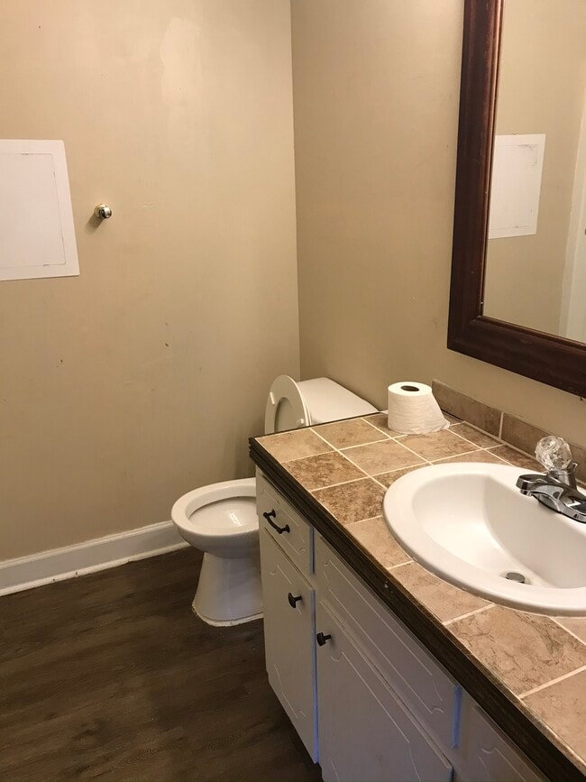 Building Photo - 1236 Mathis Rd