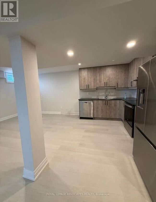 Building Photo - 45 John St W