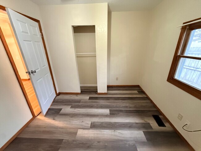 Foto del edificio - 5621 Rudyard Rd