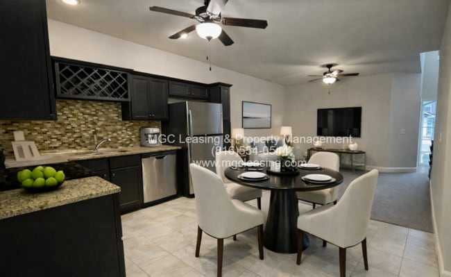 Building Photo - EAGLE CREEK LUXURY TOWNHOME