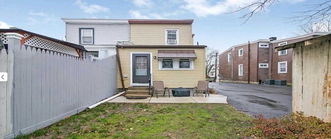 Building Photo - 112 Potter St