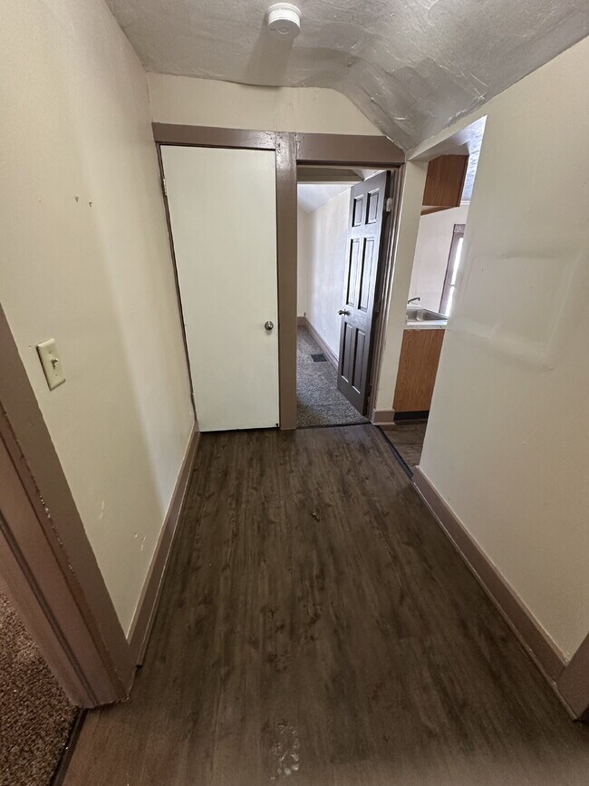 Foto del edificio - 1413 1/2 Linden Ave. Upper