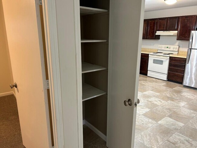 Foto del edificio - 619 Red Oak Ln