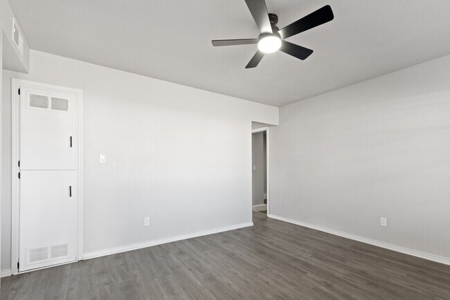 Photo - 1304 Pinewood Ct House