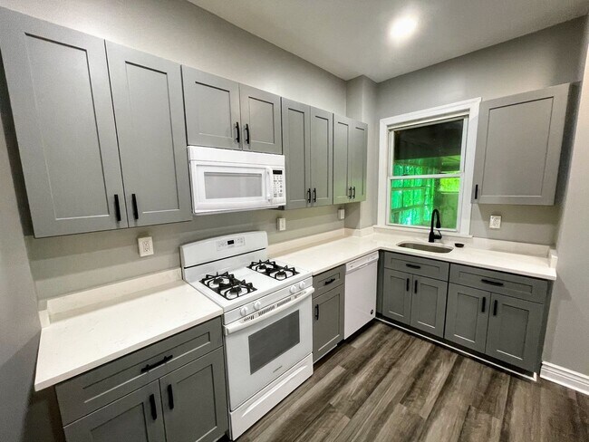 Foto del edificio - 3 bed 1 bath - Newly updated, South Oakland, dishwasher, washer/dryer included