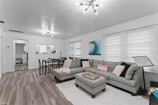 Foto del edificio - 4 br, 3 bath House - 621 E Street