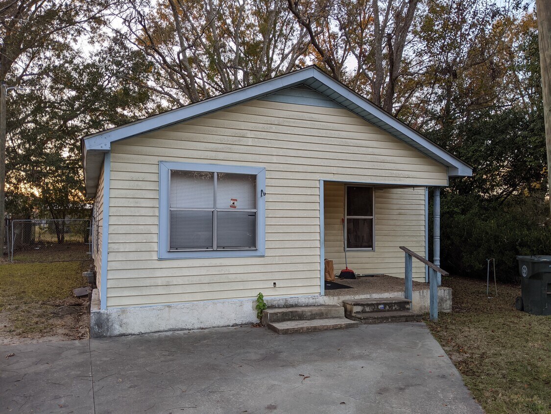 213 N Ollie Glass Ave, Hartford, AL 36344 House Rental in Hartford, AL