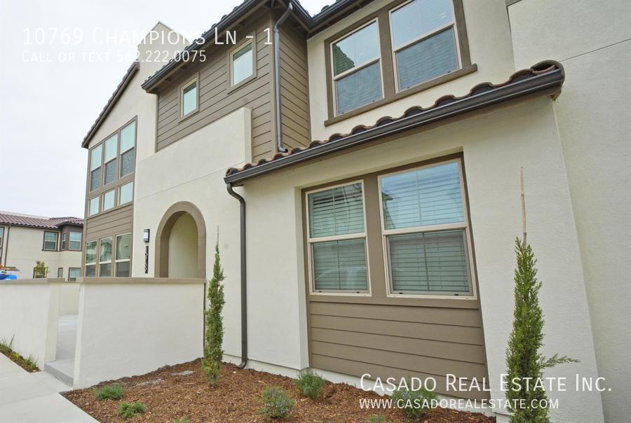 Foto principal - 10769 Champions Ln
