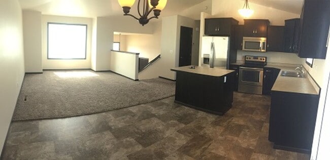 Building Photo - 3 Bed 3 Bath Single Family Home