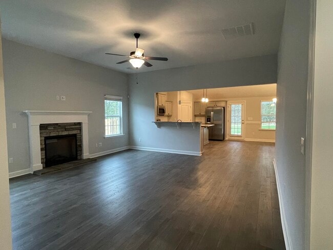 Building Photo - 811 Goodale Dr