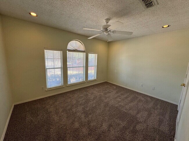 Foto del edificio - 6415 13th St