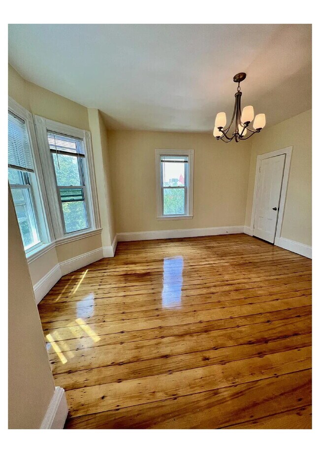 Foto del edificio - 3 Bedroom 1 bath in Roxbury, MA Collegiate