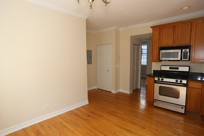 Building Photo - 3257 N Clifton Ave