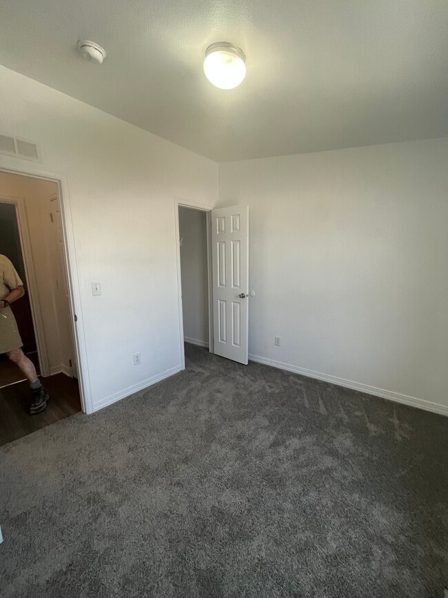 Building Photo - 373 N Buchanan St