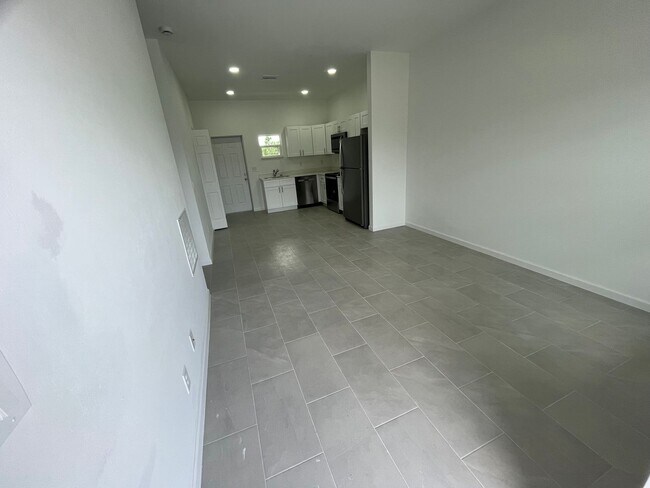 Foto del edificio - NEW CONSTRUCTION- COZY & PEACEFUL 2 BEDROOM/ 1 BATH - SERENE LAKE PLACID LOCATION