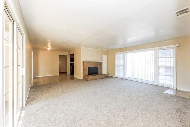 Building Photo - 6951 Malibu Dr