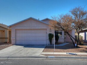 Building Photo - 6000 S Wood Crest Dr