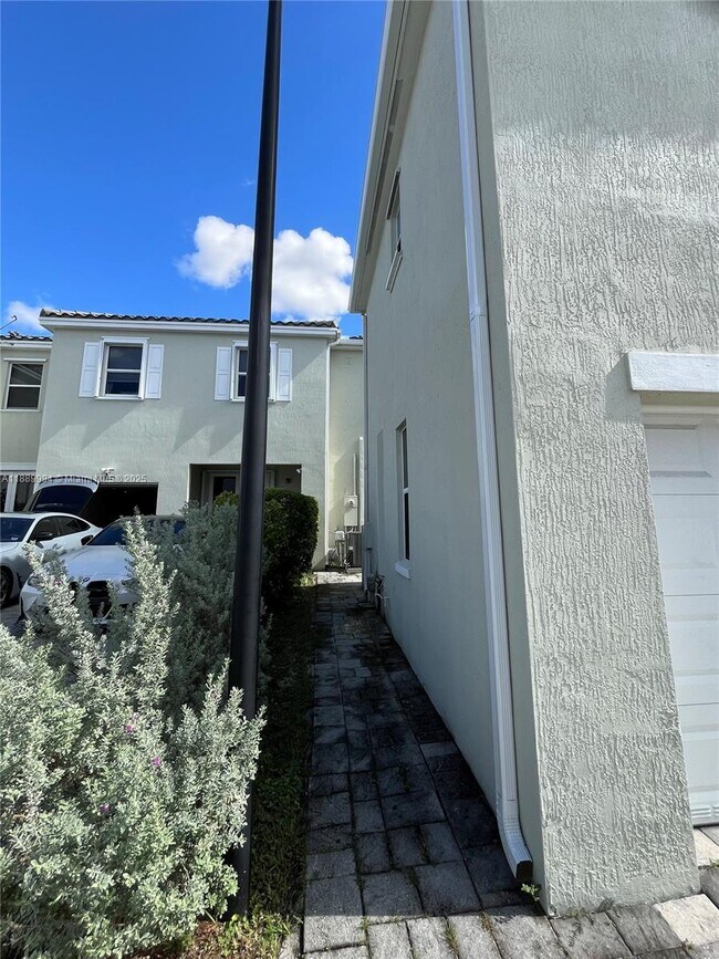 Foto del edificio - 17077 SW 93rd St
