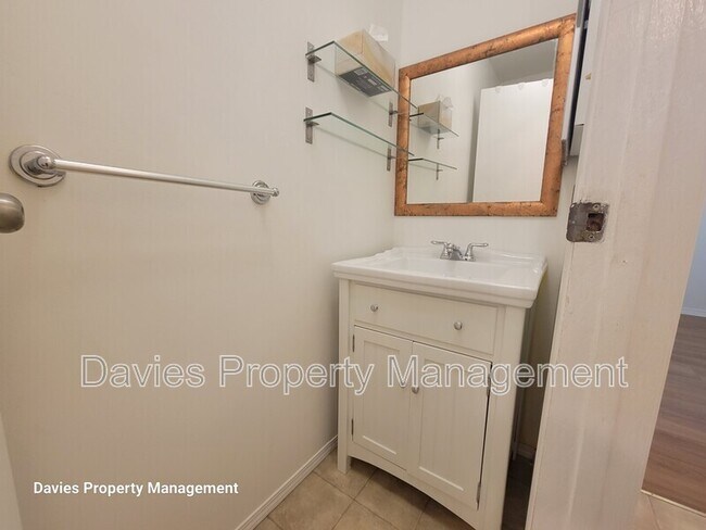 Building Photo - 403 Willow Ct NW