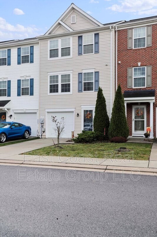19 New Gate Ct, Falling Waters, WV 25419 Townhome Rentals in Falling