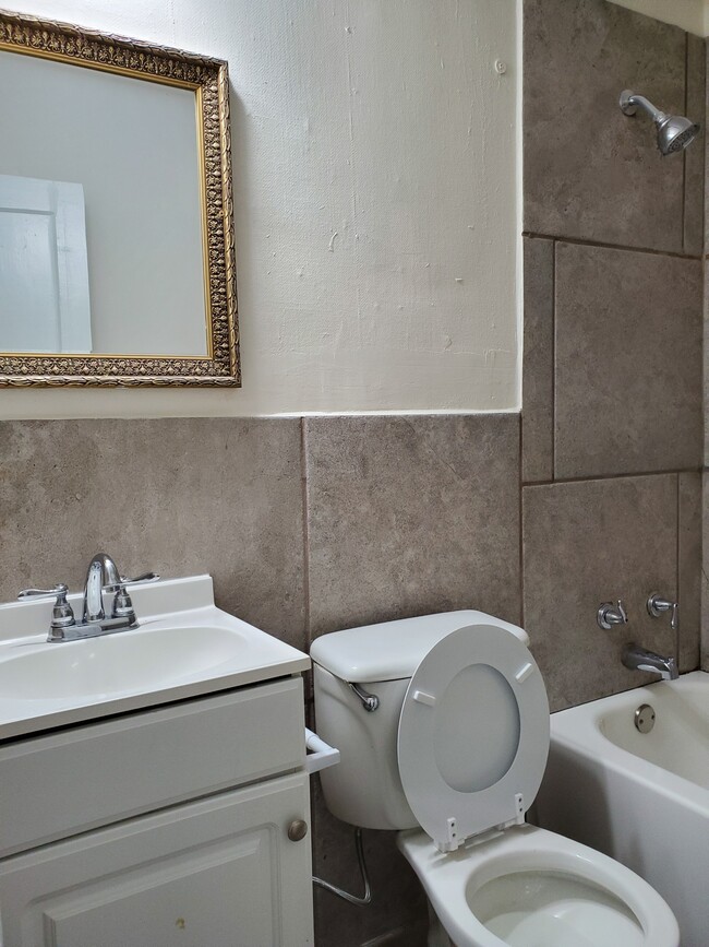 Building Photo - 1739 Dairy St