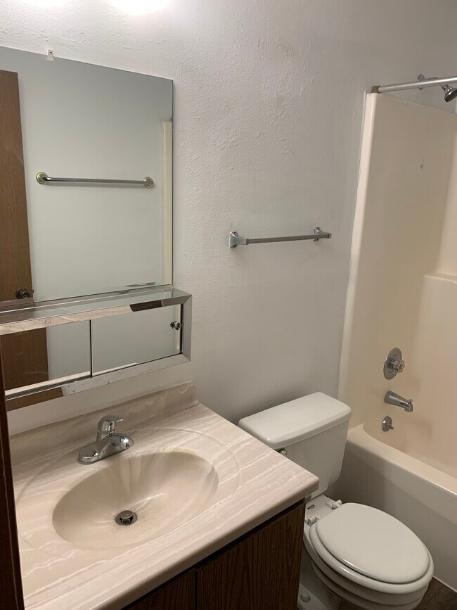 Bathroom - 400 N Hesperia St