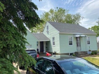 Corner Lot with Garage - 185 S Wilson St
