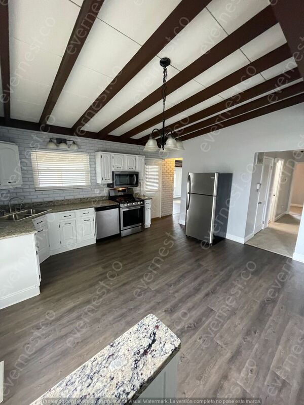 Building Photo - 1695 Beverly Dr