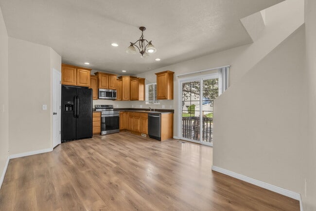 Building Photo - 6837 Bottlebrush Ln
