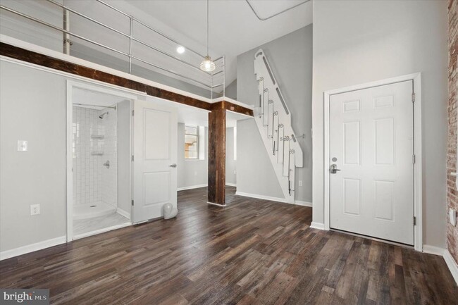 Building Photo - 537 N 64th St