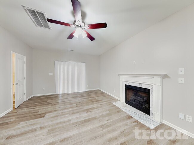 Foto del edificio - 1218 Azalea Dr