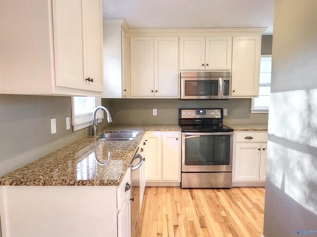 Foto del edificio - 6612 Robinhood Ln NW