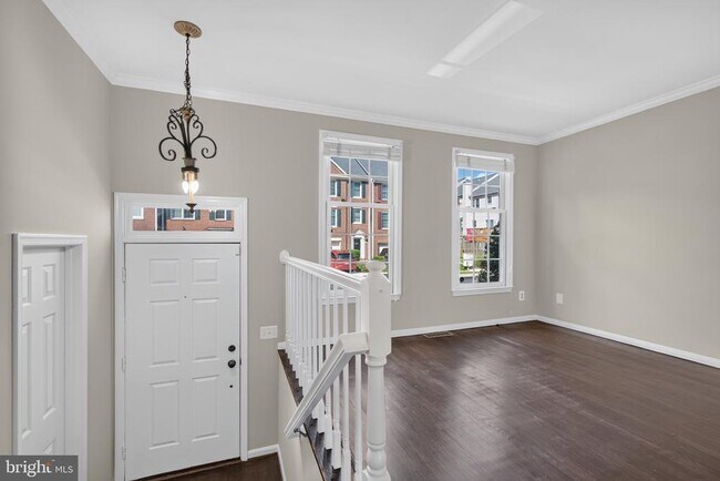 Building Photo - 341 S Pickett St