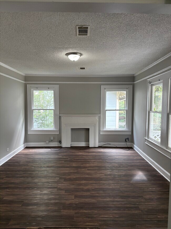 Foto del edificio - 2233 E 4th St