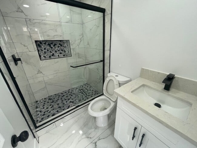 Foto del edificio - 2145 Calle Serena