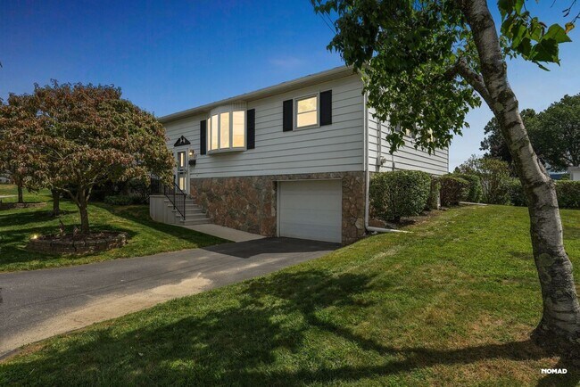 Building Photo - 27 Garden Dr