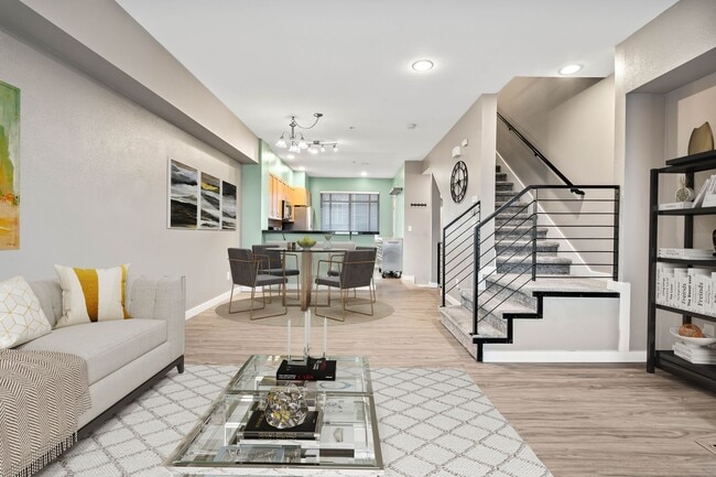 Building Photo - Tacoma Downtown Townhome with garage avail...