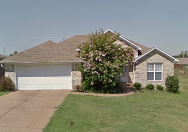 Building Photo - Coming Soon 3 bedroom 2 bath